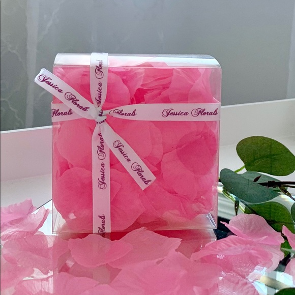 Boxed Silk Rose Petals - Candy Pink - Picture 1 of 2